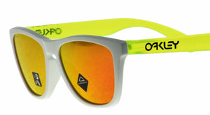 FROGSKINS  Matte White Uranium/ Prizm Ruby OO9245 A154